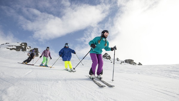 People skiing